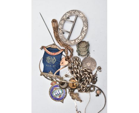 A SILVER BELT BUCKLE AND OTHER ITEMS, oval ivy leaf detailed belt buckle, hallmarked 'J W Kirwan &amp; Co' Birmingham 1902, a