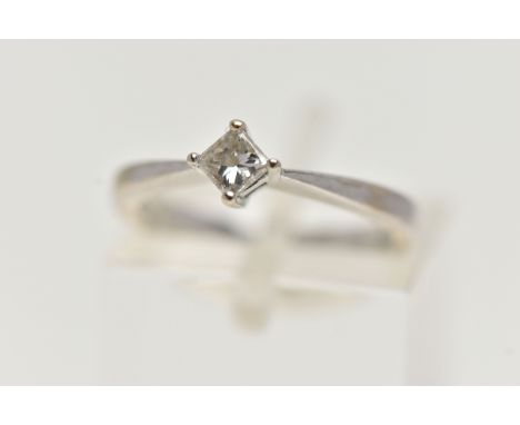 A 9CT WHITE GOLD SINGLE STONE DIAMOND RING, four claw set, princess cut diamond, estimated diamond weight 0.25cts, hallmarked