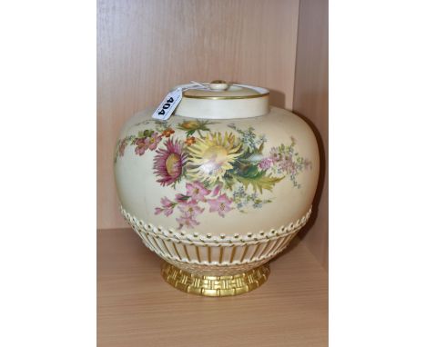 A LARGE ROYAL WORCESTER BLUSH IVORY POT POURRI AND INNER COVER, shape no 1286, printed and tinted with sprays flowers, the lo