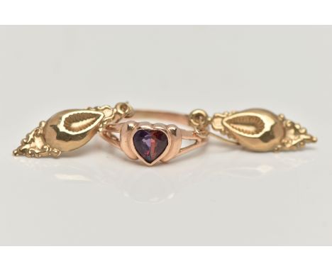 A YELLOW METAL RING AND A PAIR OF DROP EARRINGS, the ring set with a heart cut amethyst, collet set to the bifurcated shoulde