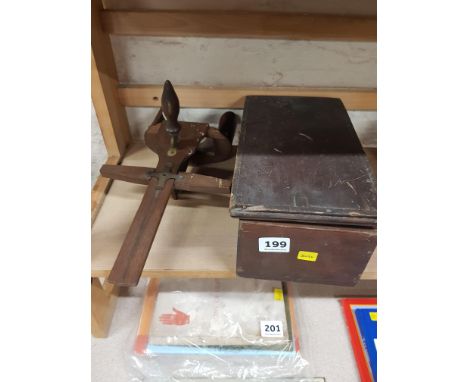 ANTIQUE VIEW FINDER WITH GLASS PLATES TO INCLUDE SOME WITH MILITARY FIGURES POSSIBLY YOUNG CITIZEN VOLUNTEERS
