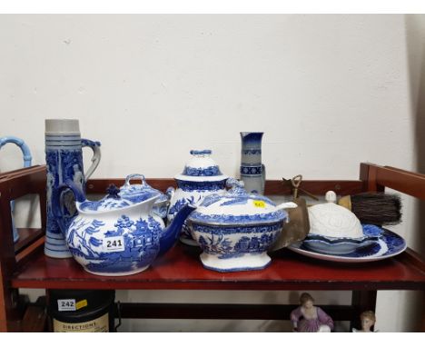 SHELF LOT OF BLUE AND WHITE WARE