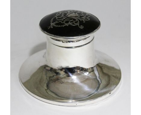 A hallmarked silver and inlaid tortoiseshell capstan inkwell, diam. 11cm.