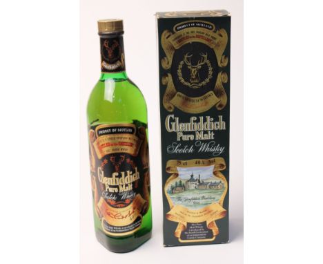 Glenfiddich Pure Malt Scotch Whisky 75cl with box, level high shoulder.