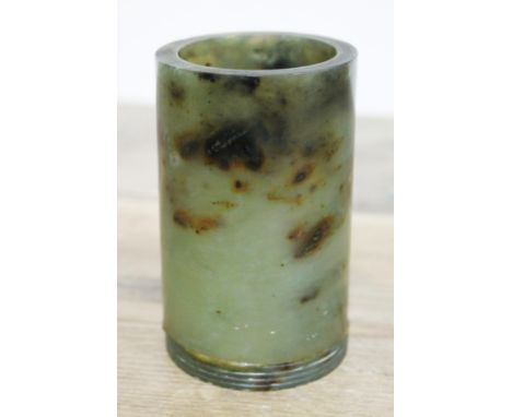 A jade brush pot, height 10.5cm.
