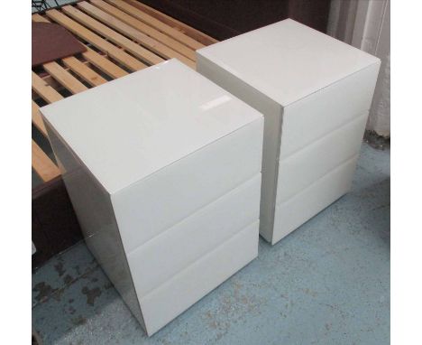 THE WHITE COMPANY CARLTON BEDSIDE CHESTS, a pair, 61cm H x 46cm W x 41cm D. (2)
