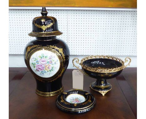 CLASSICAL STYLE TABLE LAMP, plus a baluster lidded vase, with matching comport and ashtray. (4)