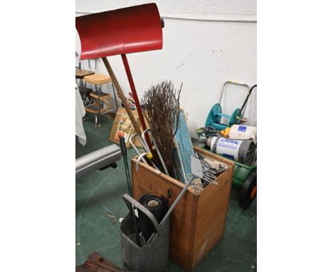 Garden tools (T-chest not included) 