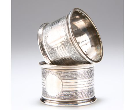A PAIR OF GEORGE V SILVER NAPKIN RINGS, by&nbsp;Joseph Gloster Ltd,&nbsp;Birmingham 1923, circular, engine-turned pattern. 4.
