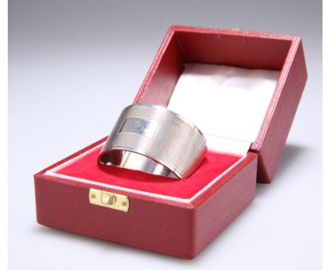 AN ELIZABETH II SILVER NAPKIN RING,&nbsp;by D Bros, Birmingham 1972, circular, with engine turned outer edge, cased.&nbsp;4.8