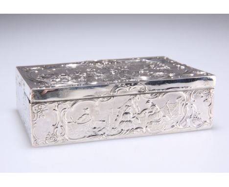 A HANAU SILVER TABLE SNUFF BOX, import marks, Berthold Muller, Chester 1901, rectangular with hinged cover, chased to all vis