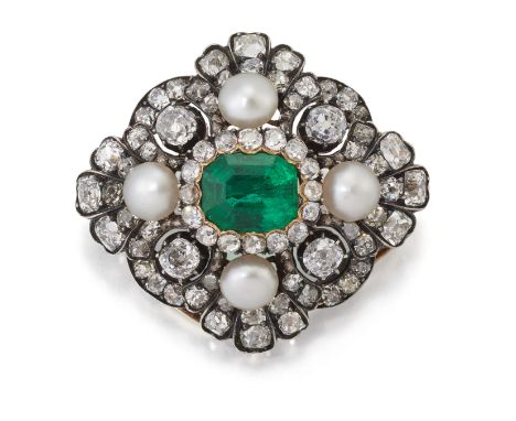 AN EARLY 20TH CENTURY EMERALD, PEARL AND DIAMOND BROOCH/PENDANT, an octagonal-cut emerald in a bezel setting within a border 