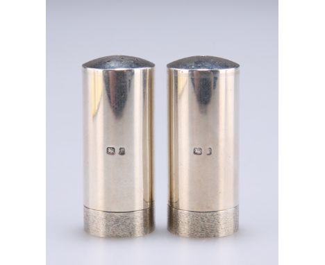A PAIR OF ELIZABETH II SILVER SALT AND PEPPER POTS, by Stuart Devlin, London 1968 and 1970, of cartridge form with pull-off g