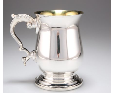 AN ELIZABETH II SILVER MUG,&nbsp;by&nbsp;Camelot Silverware Ltd, Sheffield 1994, baluster form, the double-scroll handle with