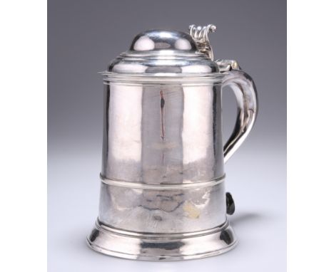 A GEORGE II SILVER LIDDED TANKARD,&nbsp;by&nbsp;Richard Burcombe,&nbsp;London 1733, tapering cylindrical, the hinged domed co