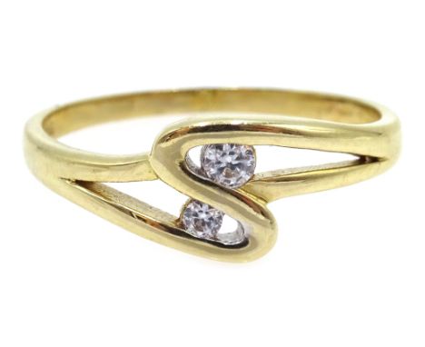 9ct gold cubic zirconia crossover ring, hallmarked Condition Report & Further Details Approx 2.2gm, size R-SClick here for fu