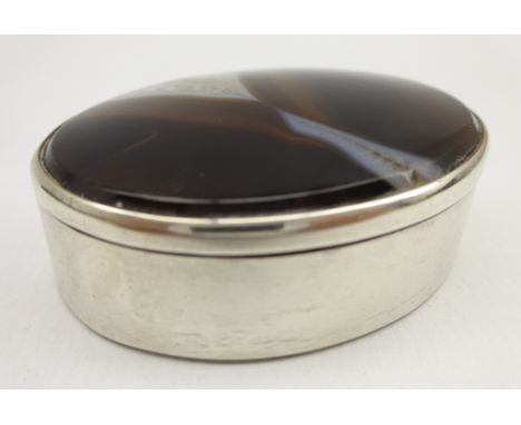 Silver oval snuff box with banded agate cover Birmingham 1921 Maker: I S Greenberg 5cm x 4cm Condition Report & Further Detai