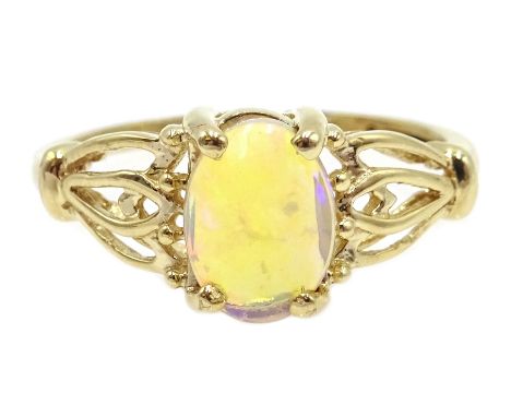 9ct gold single stone opal ring, hallmarked Condition Report & Further Details Approx 1.7gm, size M-NClick here for further i