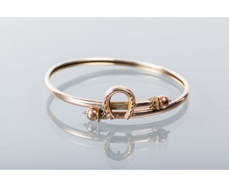 VICTORIAN HORSE SHOE BANGLE
of crossover design, in unmarked gold, 5.5g