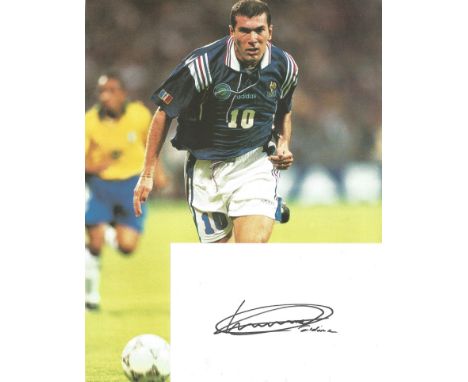 Football Zinedine Zidane signature piece includes 6x4 signed white card and a 12x8 colour magazine photo pictured playing for