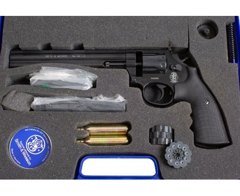 An Umarex Smith & Wesson Model 586 .177calibre CO2 air pistol revolver,  serial number 'S54323204', with 8 inch and 6 inch ba