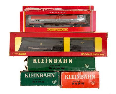Tri-ang/Hornby HO/OO gauge R.356S Battle of Britain Class 4-6-2 No 34051 'Winston Churchill, boxed, together with a Hornby Ra