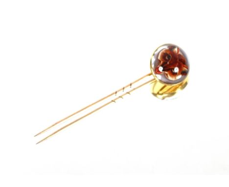 An 18 carat gold fox head stick pin, with Intaglio crystal decoration