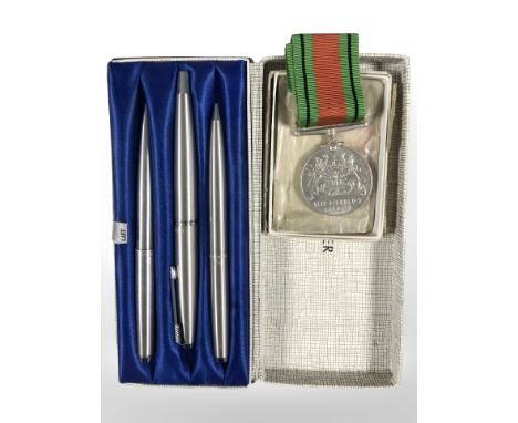 A World War II Defence Medal and a Parker fountain pen, ballpoint pen and propelling pencil boxed set. 