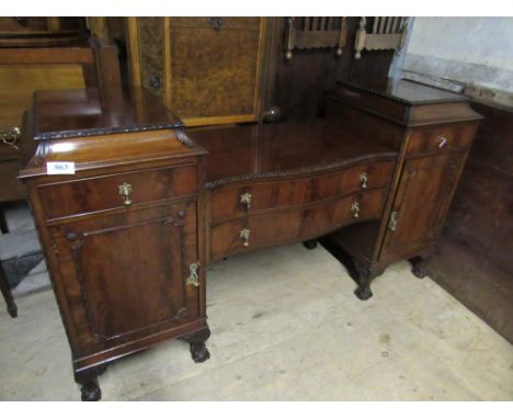  Sale Item:    MAHOGANY TWIN PEDESTAL SIDEBOARD (AF)  Vat Status:   No Vat   Buyers Premium:  This lot is subject to a Buyers
