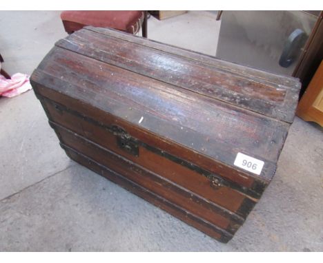  Sale Item:    TRUNK   Vat Status:   No Vat   Buyers Premium:  This lot is subject to a Buyers Premium of 15% + Vat @ 20%   A