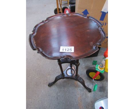  Sale Item:    WINE TABLE   Vat Status:   No Vat   Buyers Premium:  This lot is subject to a Buyers Premium of 15% + Vat @ 20