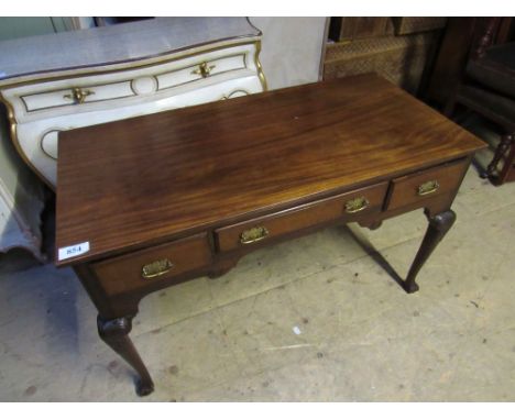  Sale Item:    MAHOGANY DRESSING TABLE DESK(AF)   Vat Status:   No Vat   Buyers Premium:  This lot is subject to a Buyers Pre