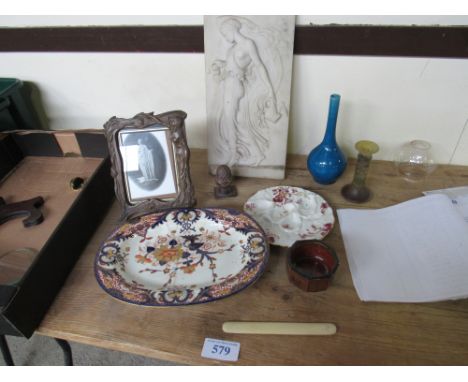  Sale Item:    BOX MISC FRAME VASE PLATES (AF)   Vat Status:   No Vat   Buyers Premium:  This lot is subject to a Buyers Prem