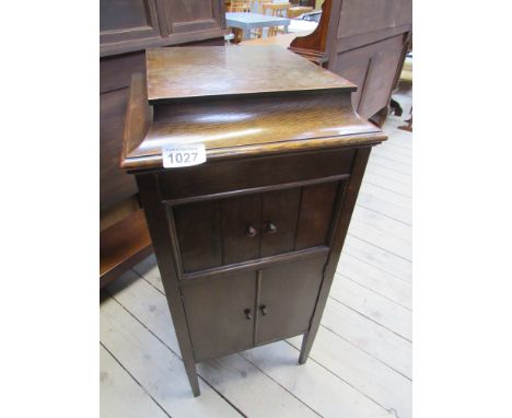  Sale Item:    CABINET GRAMAPHONE   Vat Status:   No Vat   Buyers Premium:  This lot is subject to a Buyers Premium of 15% + 