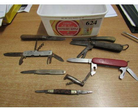  Sale Item:    8 POCKET KNIVES (AF)   Vat Status:   No Vat   Buyers Premium:  This lot is subject to a Buyers Premium of 15% 