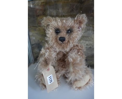 A Steiff Grizzly Ted, made in 2004, limited to 2000 - EAN 661402 - 40cm tall, with box and certificate 