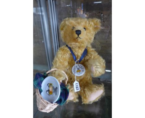 A Steiff club edition picnic bear in 1997/98 limited edition for club members EAN 420108 - 34cm tall, with box and certificat