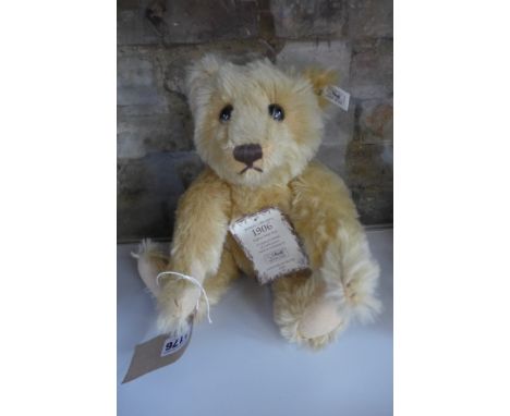 A Steiff British collectors bear, 1906 replica made in 1990 - limited to 3000, EAN 406096 - 32cm tall, with box and certifica