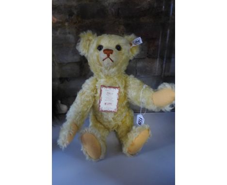 A Steiff British collectors bear 2003 - EAN 660955 - limited edition, with box and certificate 