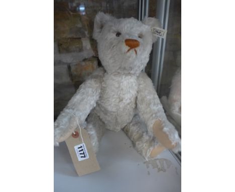 A Steiff British Collectors bear, 1911 replica made in  1992 - limited to 3000, EAN 406645 - 40cm tall, with box and certific