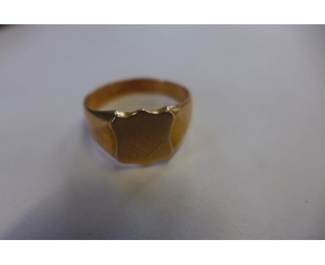 An 18ct yellow gold Masonic signet ring, size Z, approx 9 grams 