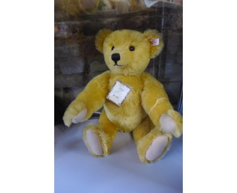 A Steiff British collectors bear 2001 EAN 654992 - limited edition with box and certificate 