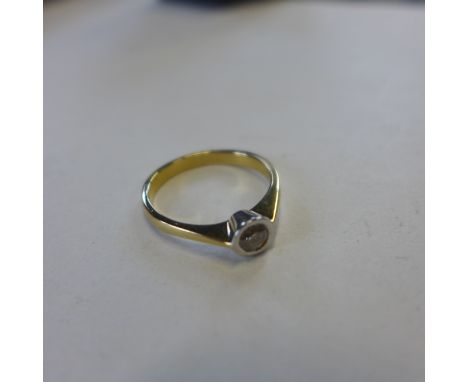 An 18ct yellow/white gold solitaire diamond ring, size P, approx 3.5 grams - in generally good condition 