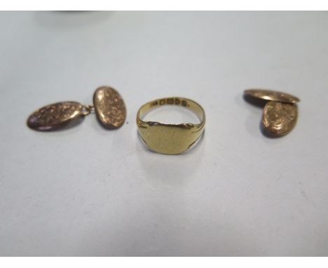 An 18ct signet ring, approx 3.5 grams, and a pair of 9ct cufflinks, approx 3 grams 