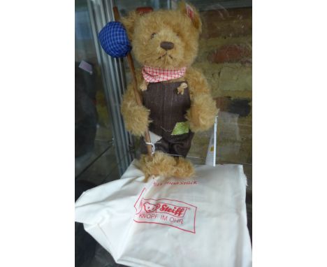 A Steiff Wanderer Bear, made in 2002, limited to 2000, EAN 670978 - 28cm tall with box, embroidered bag and certificate 