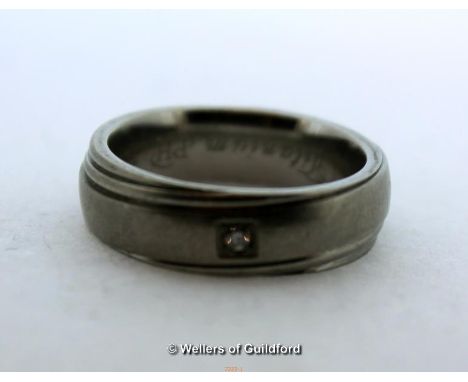 *Titanium 0.03ct Diamond Wedding band 3.3g (Lot subject to VAT)