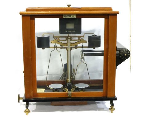 Cased set of Oertling scientific scales with weights, 44 x 23 x 50 cm H. Not available for in-house P&amp;P, contact Paul O'H