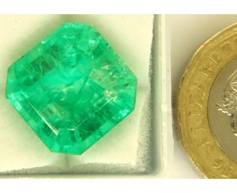 Loose 10.57cts certified natural square cut emerald. P&amp;P Group 1 (£14+VAT for the first lot and £1+VAT for subsequent lot