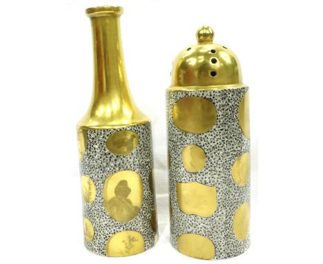 Portmeirion gilt sugar sifter and bottle in the Moss Agate pattern, tallest H: 19 cm, chip just above lower edge. P&amp;P Gro