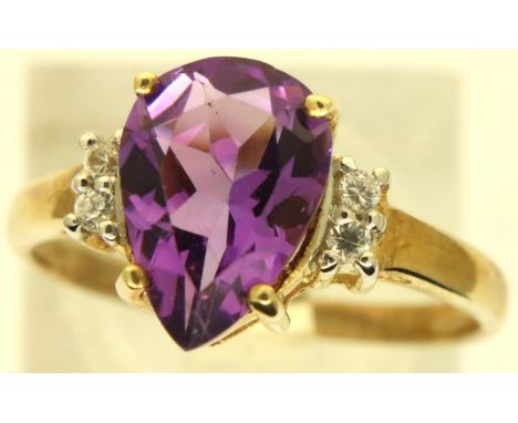 9ct gold pear cut amethyst ring, size O, 2.1g. P&amp;P Group 1 (£14+VAT for the first lot and £1+VAT for subsequent lots) 